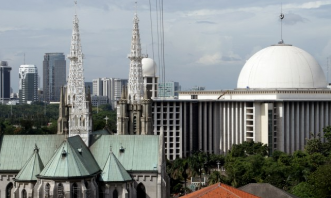 Indahnya Toleransi! Masjid Istiqlal Sediakan Parkir untuk Kendaraan Jemaat Misa Katedral Jakarta