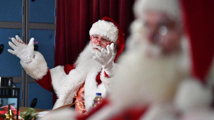 Pria dengan Kostum Santa Claus Jatuh dari Lantai 24